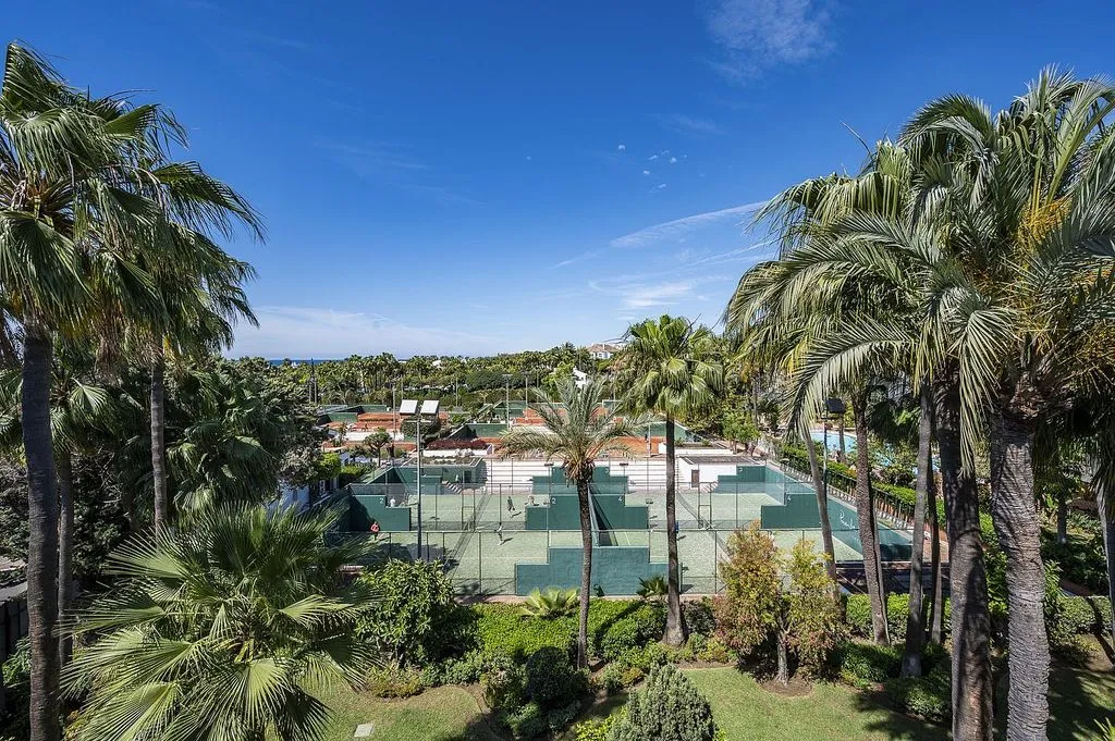 Aed - Duplex with Pool in Marbella's Golden Mile