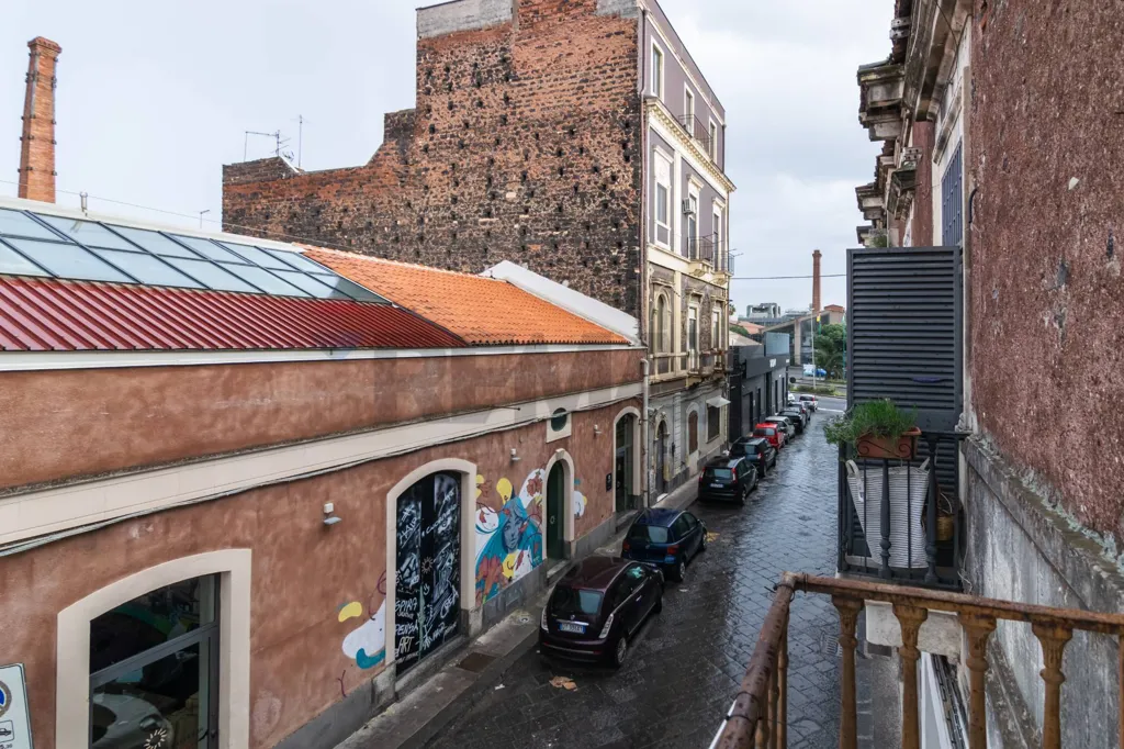 Aed - Modernised Apartment with Terrace in Catania