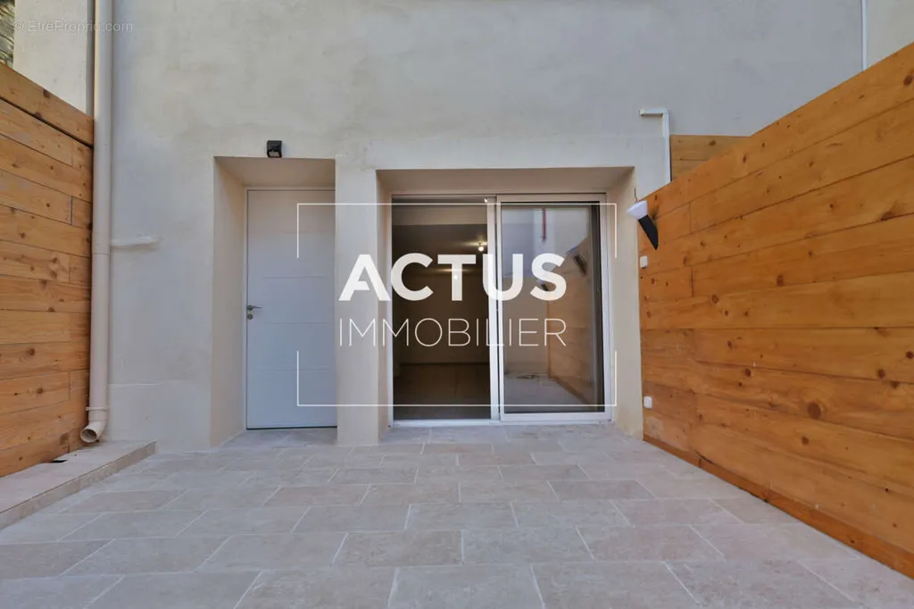 Giardino - Renovated Village House with Courtyard in Eyragues