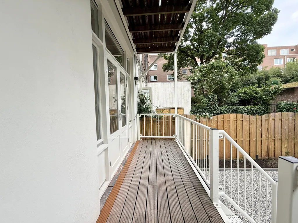 Balcone - Ground Floor Apartment with Garden in Amsterdam