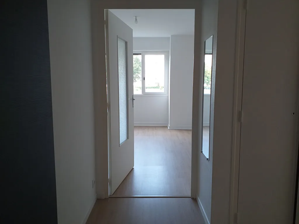 Esik - Renovated Flat with Garden View in Angers
