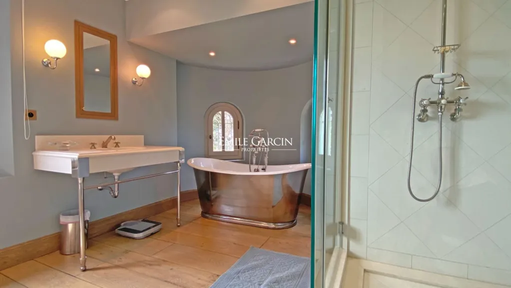 Salles de bain - Villa avec Piscine et Vue Mer au Cap d'Antibes