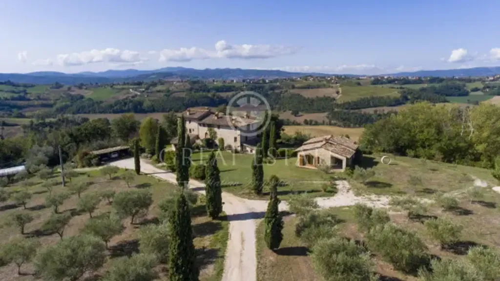Õhuvaade - Rustic Casale with Pool in Todi