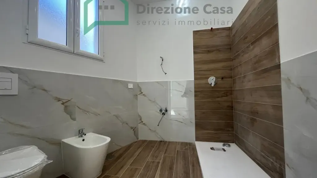 Salles de bain - Rear-Facing Apartment with Balcony in Naples