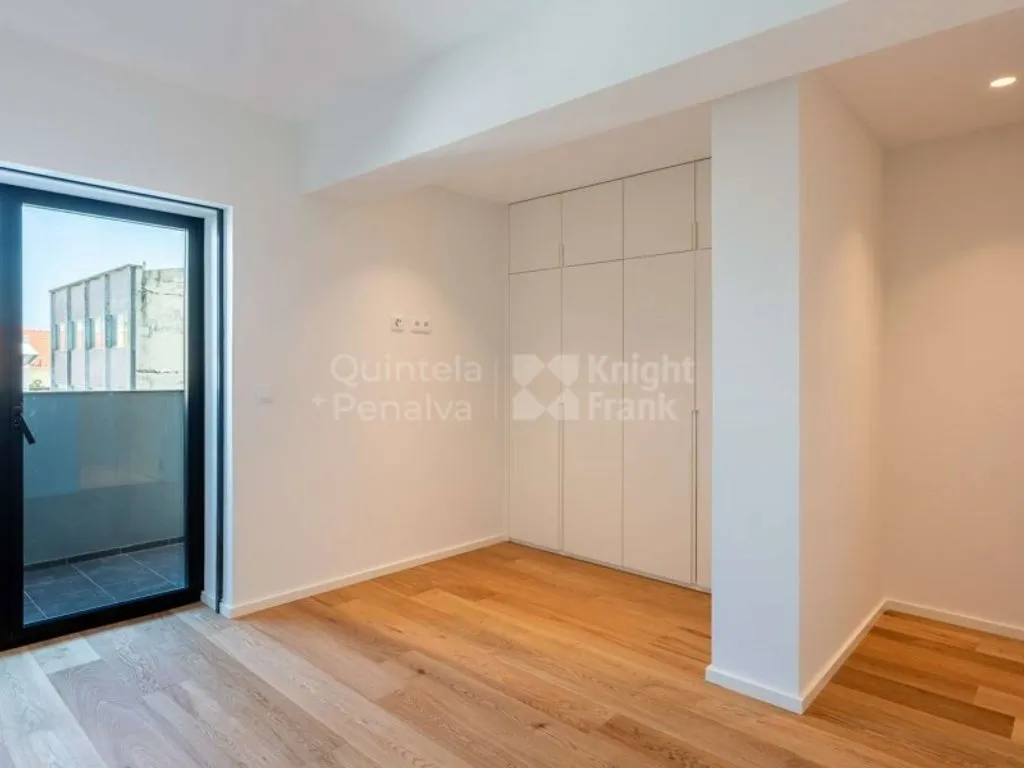 Bedrooms - Luxury Flat with Balcony in Avenidas Novas