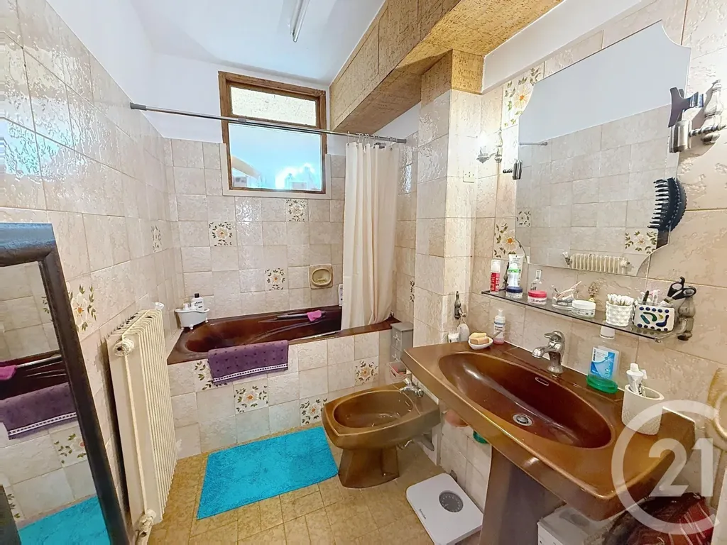 Bagni - 3-Bedroom Apartment with Balcony in Gonesse
