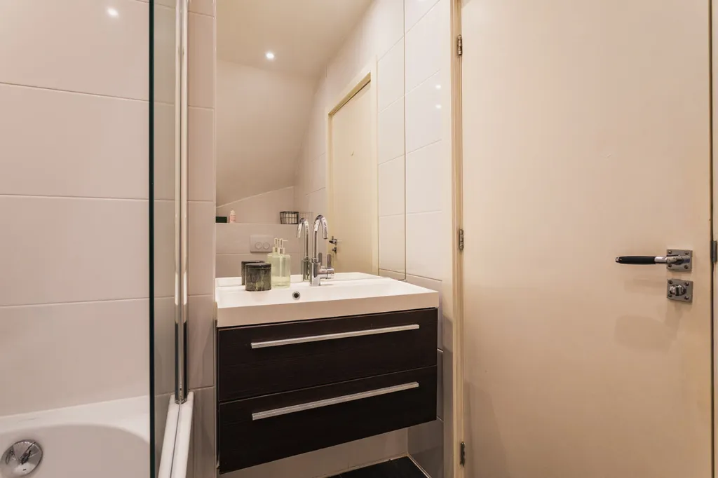 Vannitoad - Modern Apartment with Balcony in Bezuidenhout