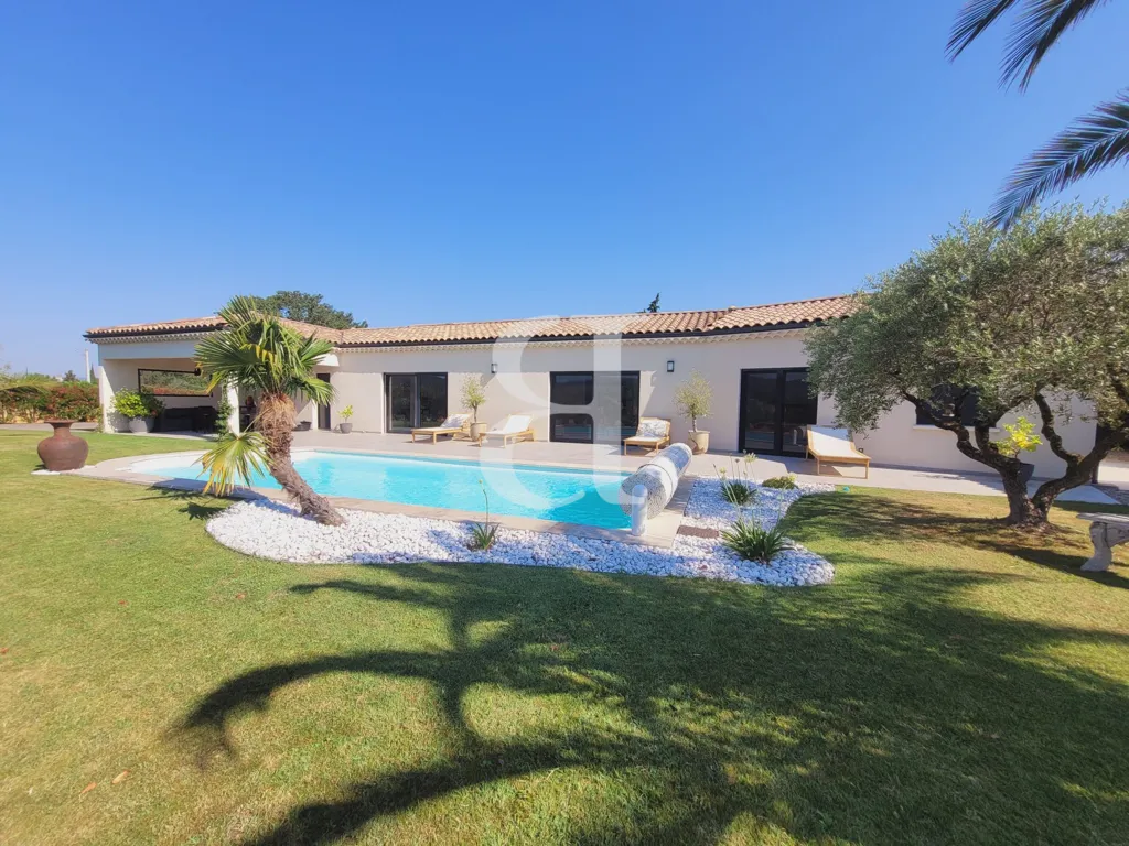 Välivaade - Contemporary Villa with Pool in La Bégude de Mazenc