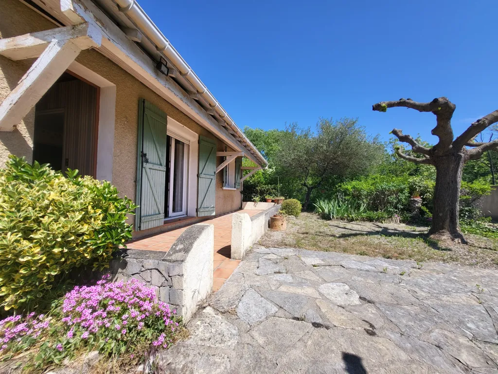 Terrasse - Villa de Plain-Pied avec Jardin à Sauve