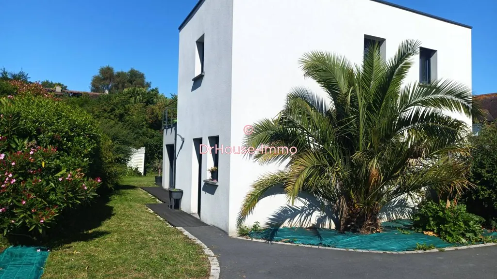 Esterno - Contemporary House with Garden in Épron