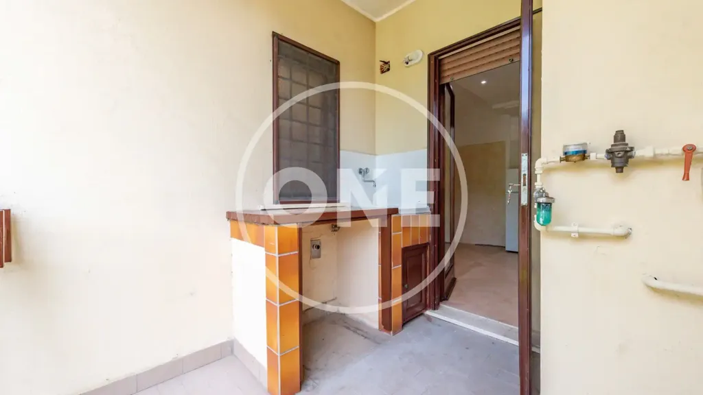 Entrée - Three-Bedroom Apartment with Balcony in Rome
