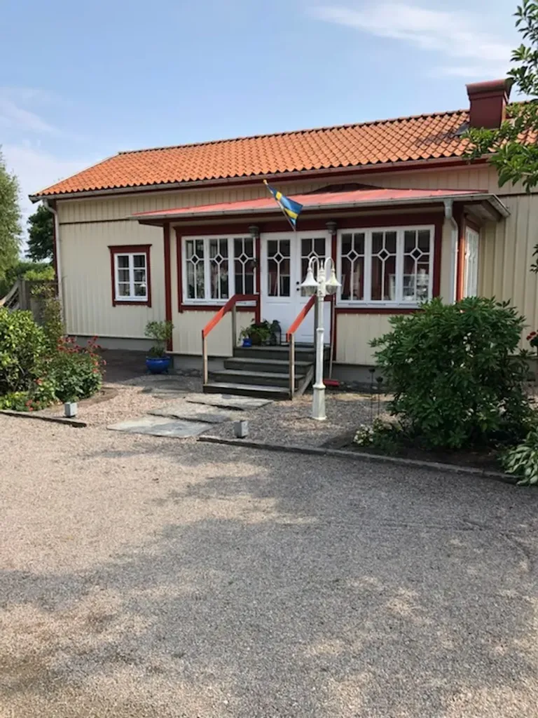 Välivaade - 1900s Villa with Garden in Veddige