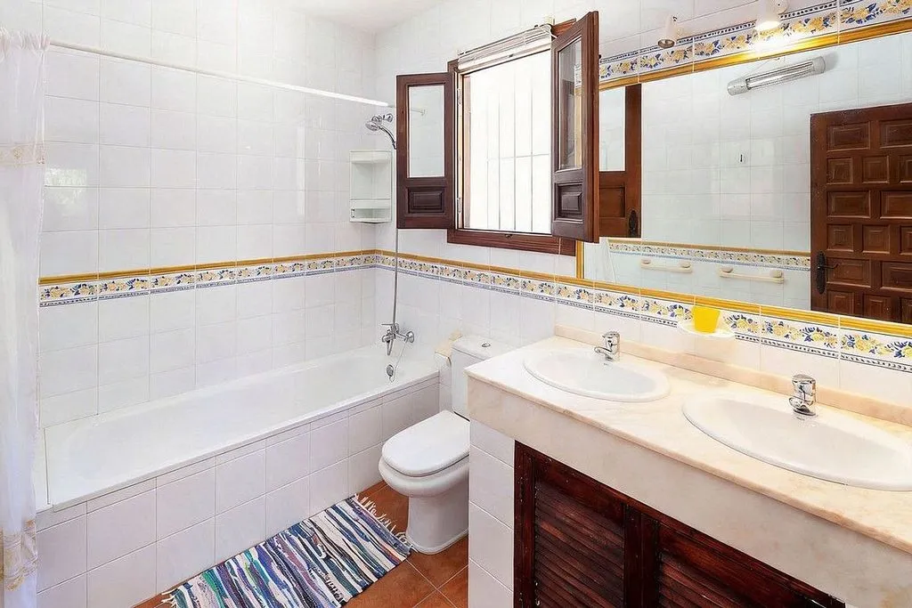 Bathrooms - Andalusian Cortijo with Pool in Almogía