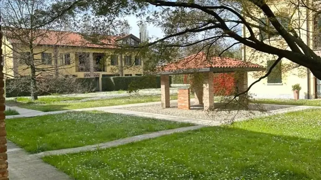 Giardino - Studio with Private Garden in Vimercate