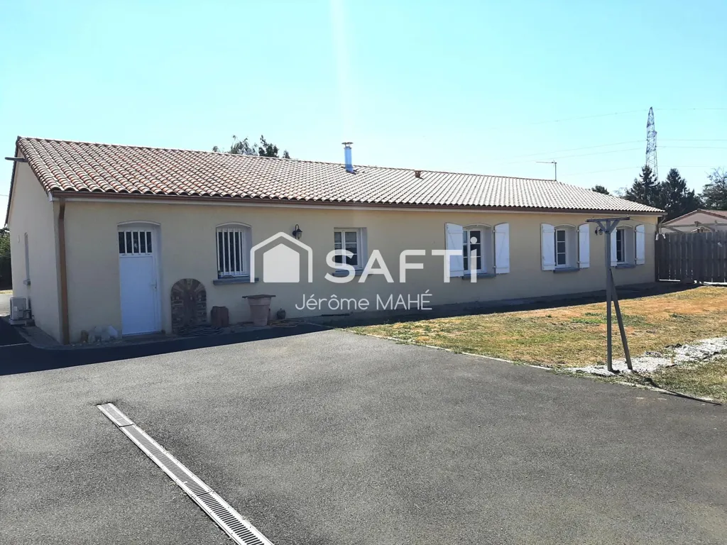 Exterior - House with Pool in Mougon