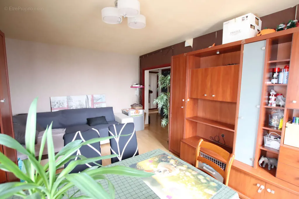 Soggiorno - Bright 2-Bedroom Apartment in Lucé