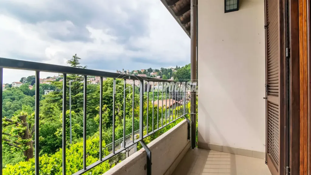 Balcon - Villa with Garden in Brunate