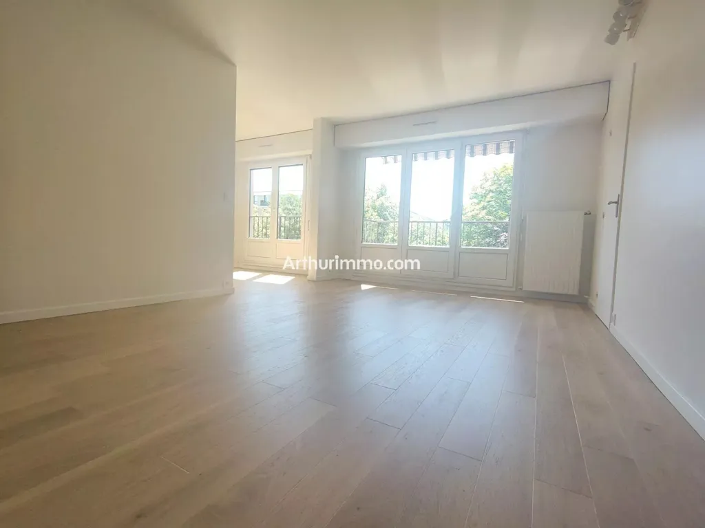 Séjour - Appartement 4 Pièces avec Balcon à Sucy-en-Brie