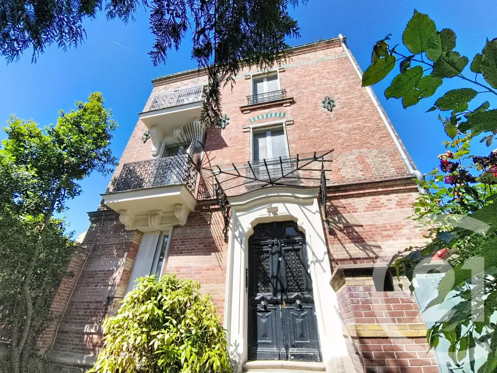 Extérieur - Duplex à Rénover avec Balcon au Centre de Saint-Denis