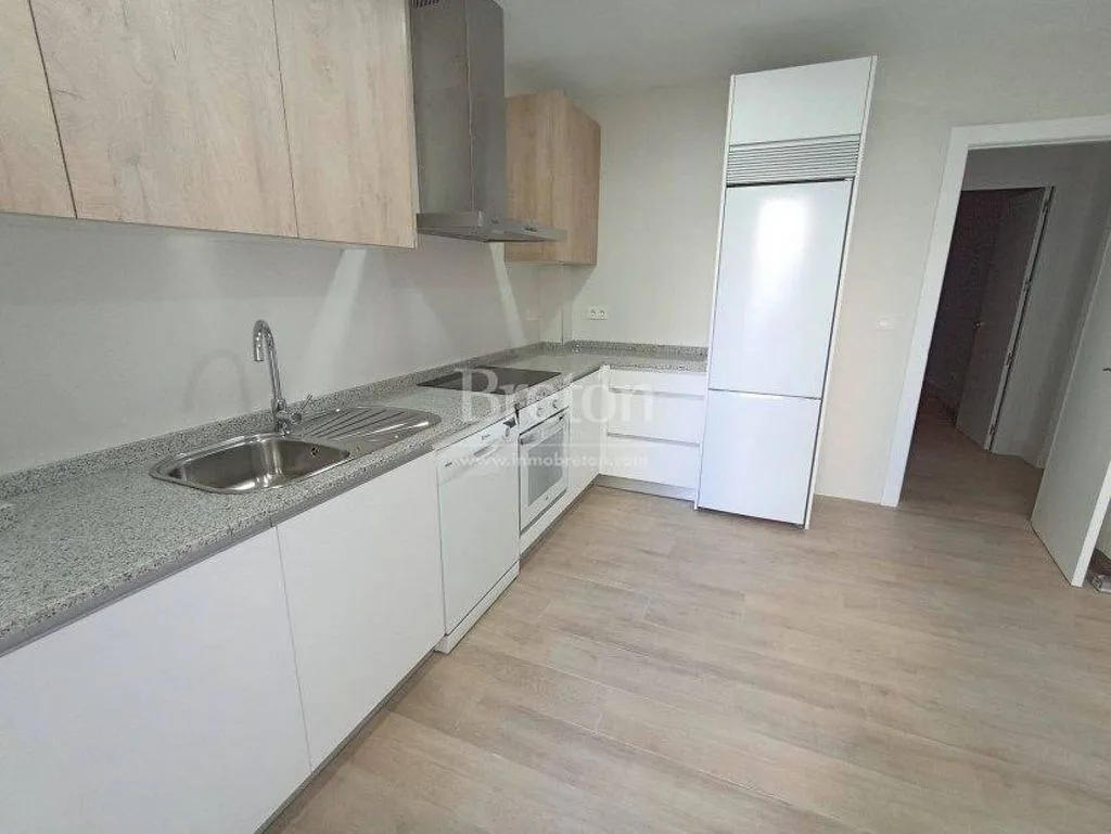 Kitchen - Modernised Flat with Balcony near University