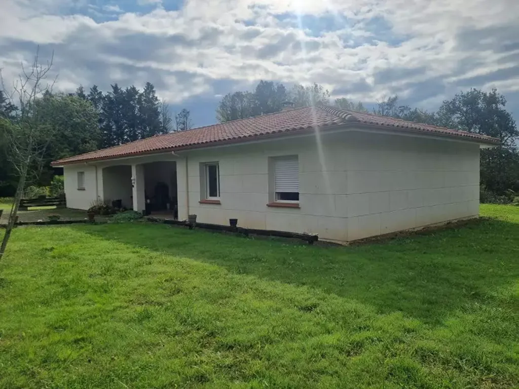 Extérieur - Maison Récemment Construite avec Spa à Perchède
