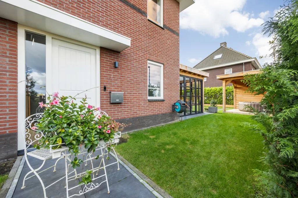 Aed - Detached House with Business Hall in Breda