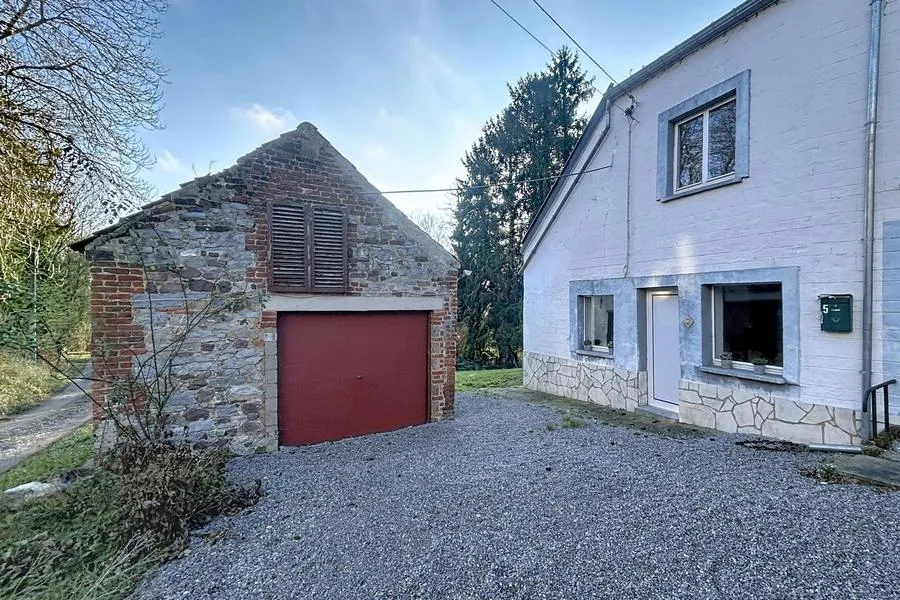 Välivaade - Three-Faced House with Building Plot in Biesme-sous-Thuin