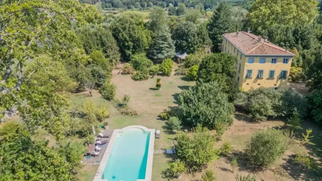 Õhuvaade - Historic Villa with Garden in Lucca