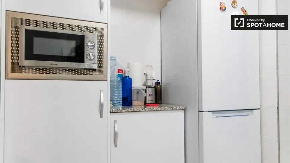 Köök - Shared Flat with Balcony in Aiora, Valencia