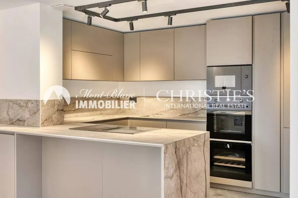 Luxury Flat with Mountain View in Ormaret
