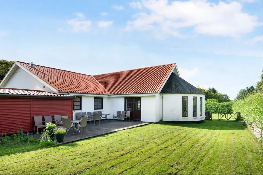 Välivaade - Community Hall with Terrace in Historic Area