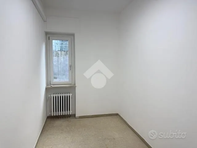 Pièces - 6-Room Apartment with Mountain View in Pescara