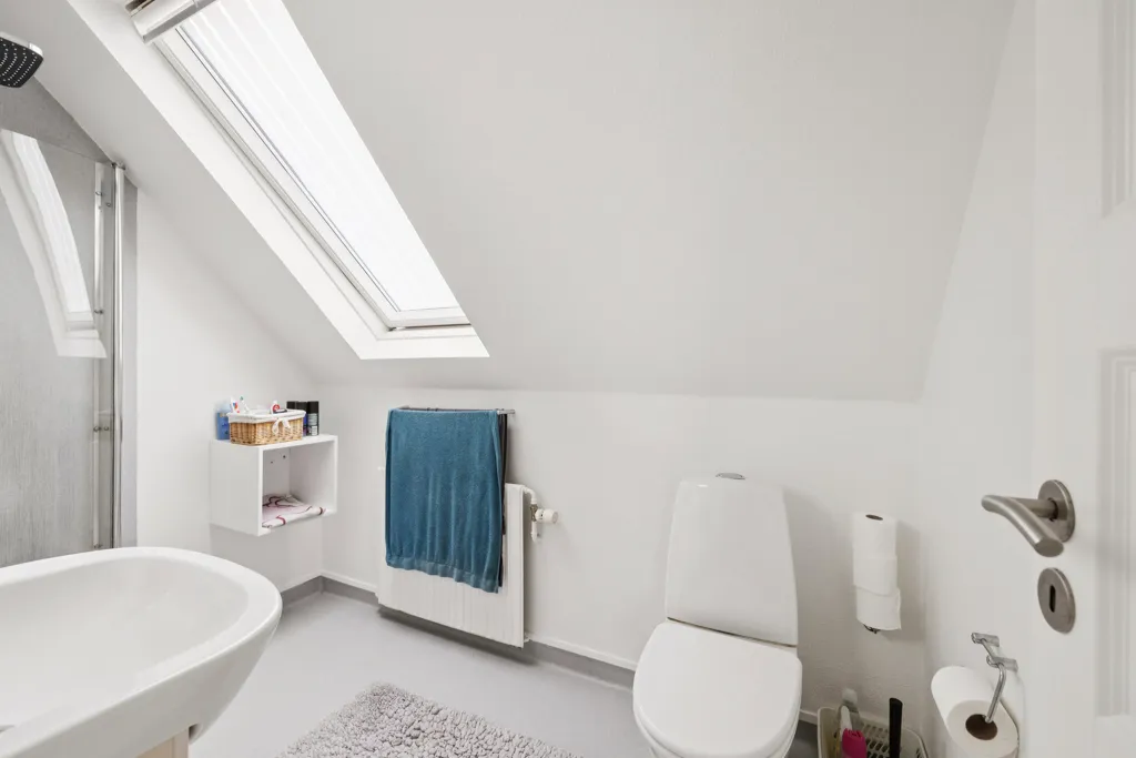 Salles de bain - Villa with Terrace in Rosilde, Nyborg