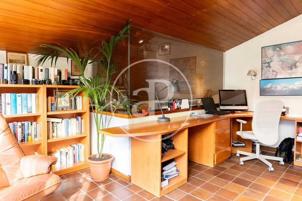 Studio - Luxury Villa with Pool in Bellaterra, Catalonia
