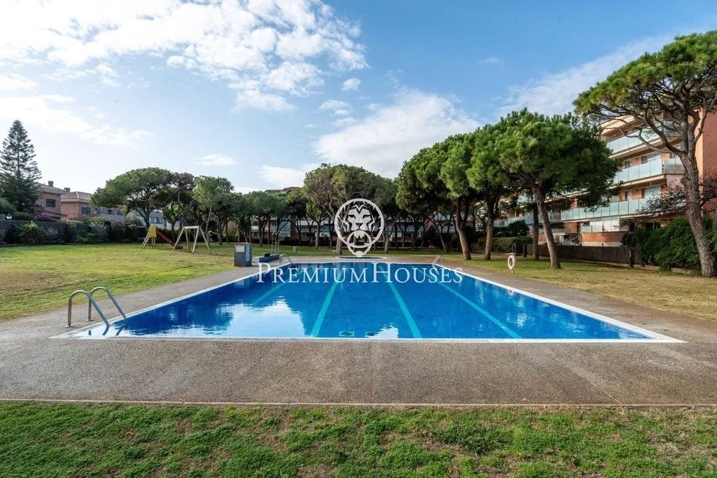 Piscina - Luxury Penthouse with Sea View in Gavà Mar