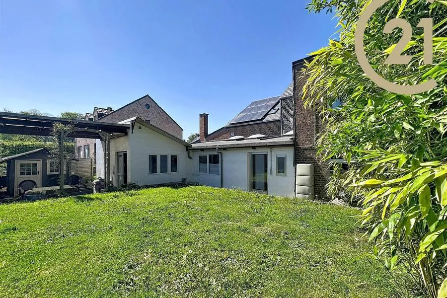 Aed - 4-Façade House with Commercial Space in Chastre