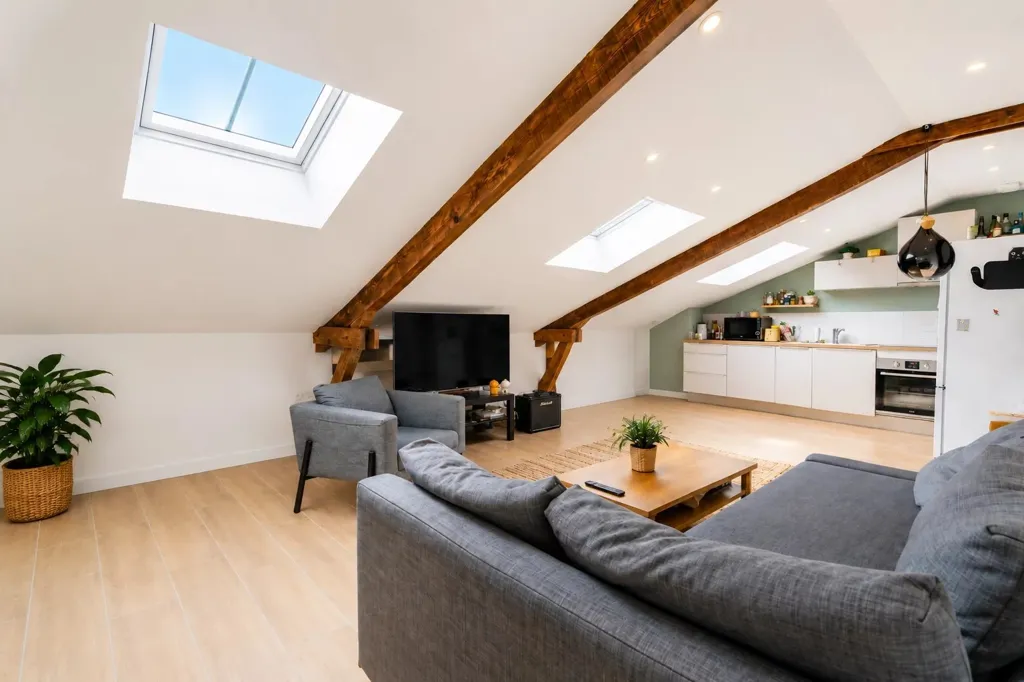 Elutuba - 2-Bedroom Flat, Last Floor in Issy-les-Moulineaux