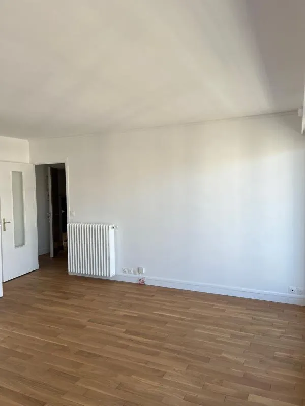 Elutuba - Studio with Balcony in 16th Arrondissement, Paris