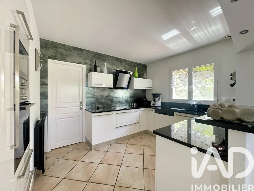 Cucina - House with Pool in Valcros, La Londe