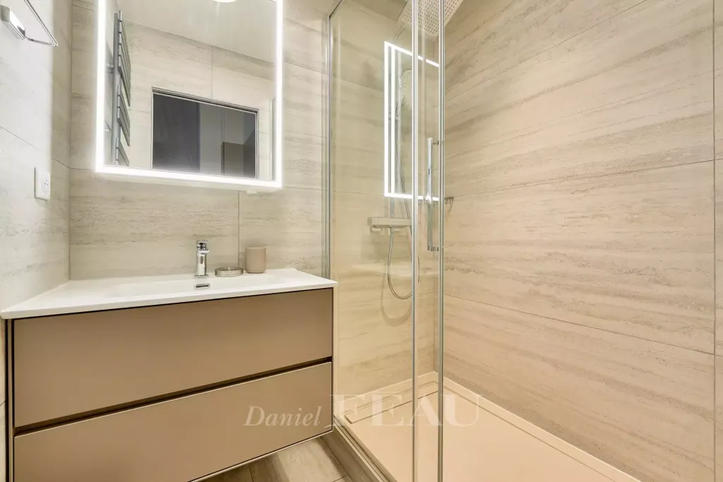 Salles de bain - Pied-à-terre Rénové avec Ascenseur au 3ème Arrondissement
