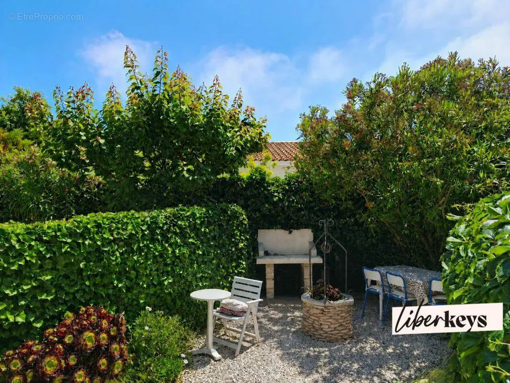 Giardino - Renovated Studio with Garden in Carro