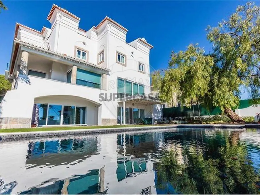 Bassein - Luxury Villa with 1950s Charm in Lisbon