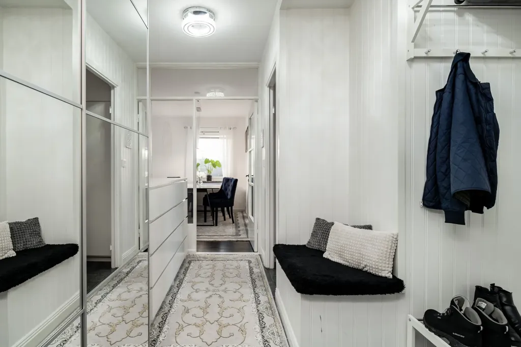 Entrée - Renovated Two-Bedroom Flat with Balcony in Gävleborg