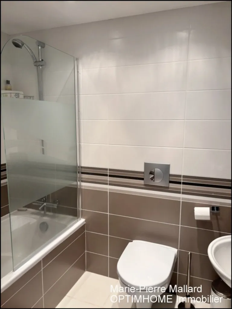 Salles de bain - Maison de Ville Rénovée avec Jardin à Saint-Jean-de-Maurienne