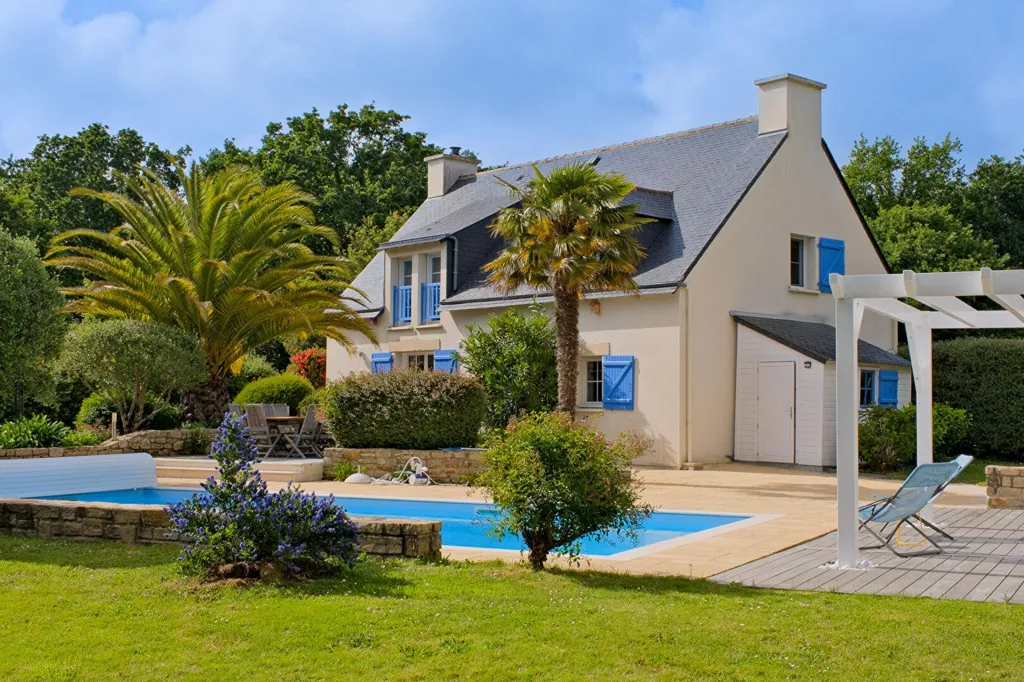 Piscine - Propriété Contemporaine avec Piscine à Rhuys