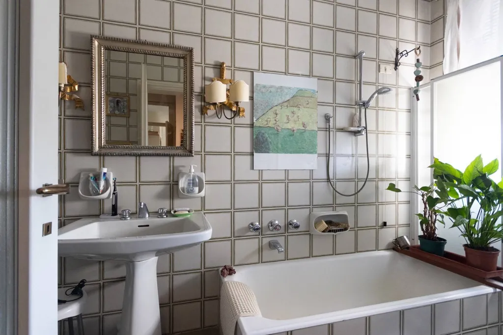 Bagni - 4-Room Apartment with Lake View in Como