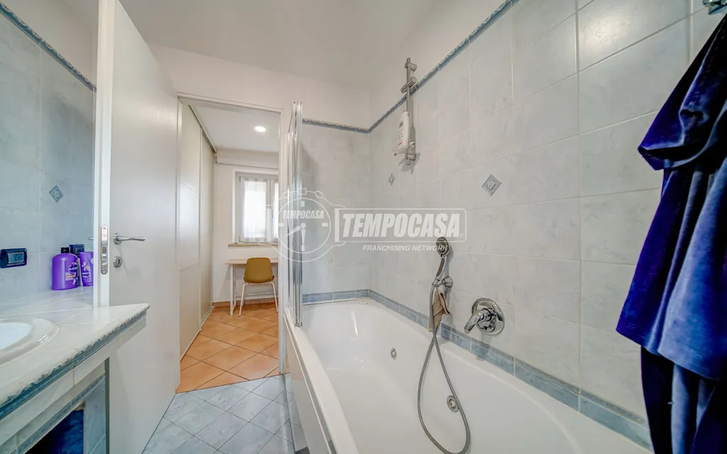 Vannitoad - Semi-Detached House with Garden in Sumirago