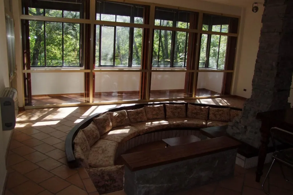 Soggiorno - Unique Round-Structured Villa in Pontassieve