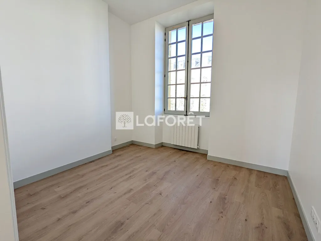 Pièces - Appartement Lumineux avec Parking à Étampes