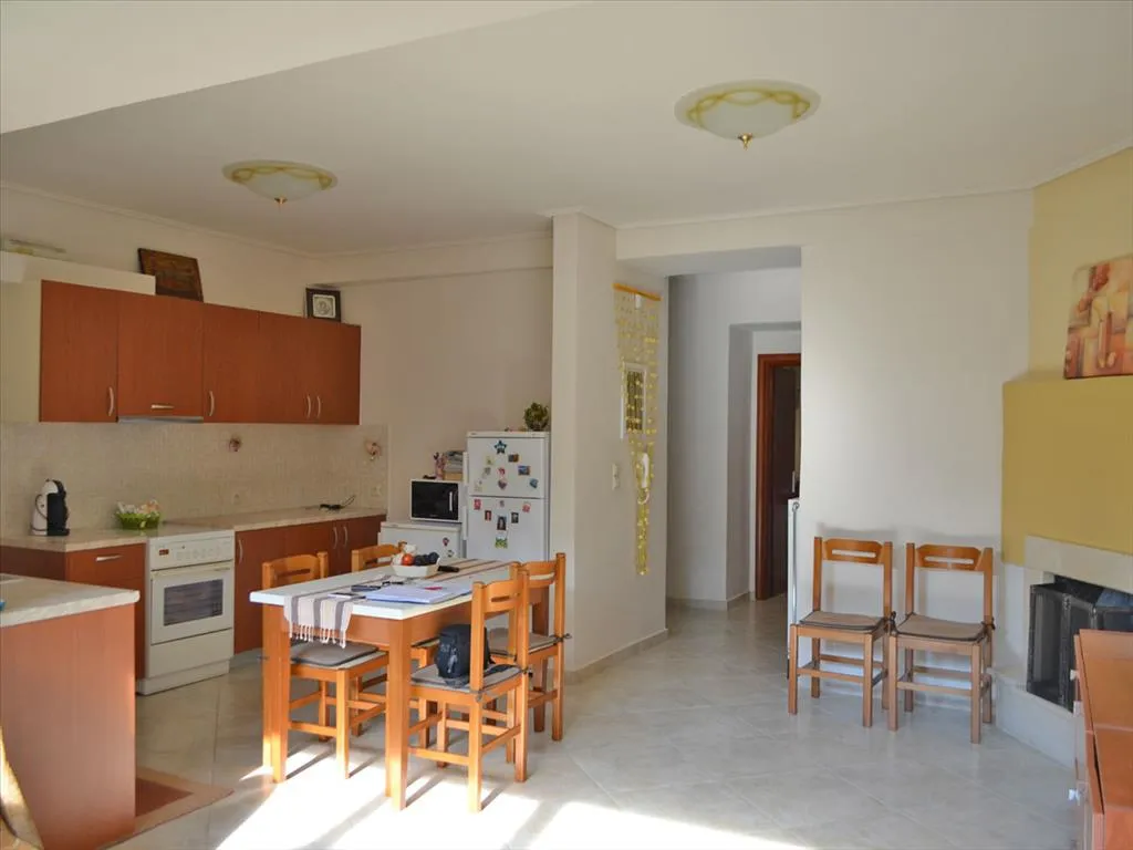 Appartement 6 pièces à Loutraki